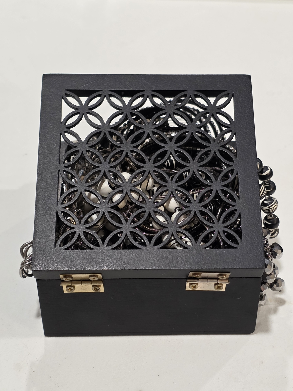 MysteryJewelry Bundle: Necklaces, Bracelets & Earrings - Picture 7 of 7